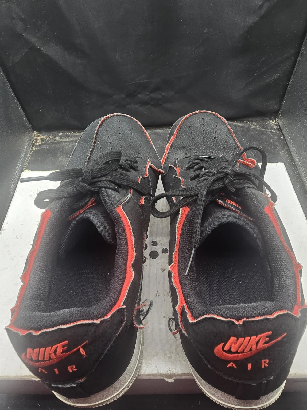 SKU A0403M Nike Black Sneakers with Red‎ Trim — Low-Top Athletic Trainers